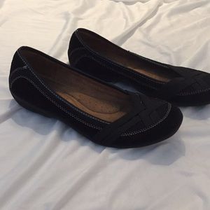 Natural Soul black slip on shoes size 6 1/2M